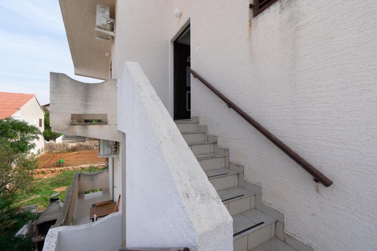 Apartments By The Sea Mandre, Pag - 3084 コラン エクステリア 写真