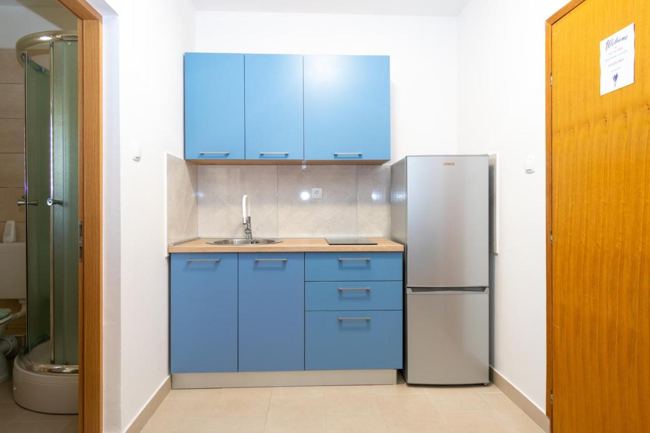 Apartments By The Sea Mandre, Pag - 3084 コラン エクステリア 写真