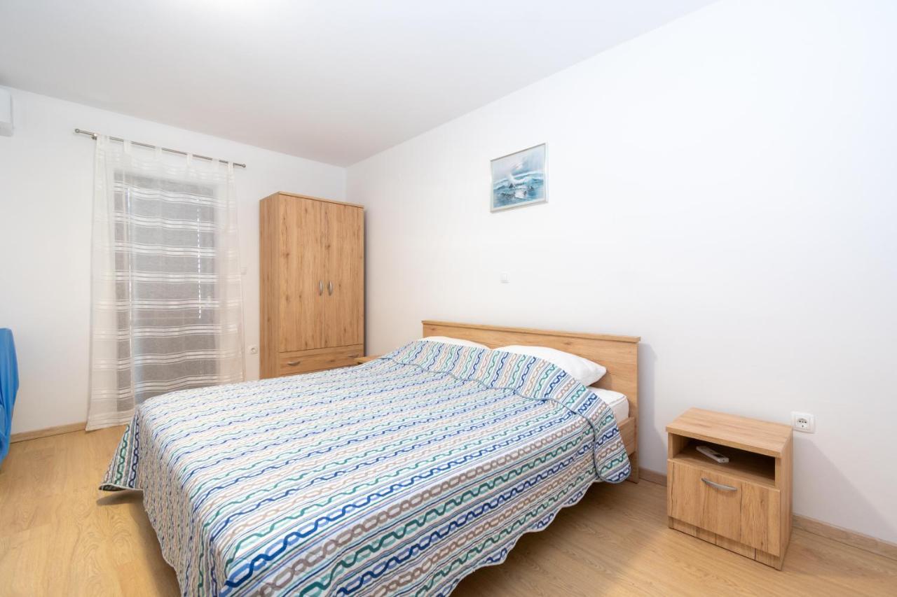 Apartments By The Sea Mandre, Pag - 3084 コラン エクステリア 写真