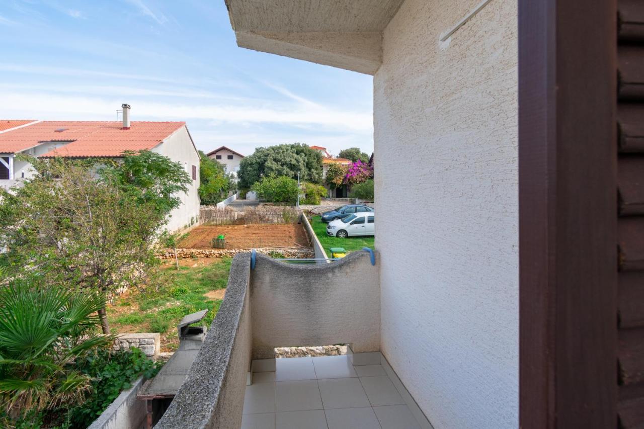 Apartments By The Sea Mandre, Pag - 3084 コラン エクステリア 写真