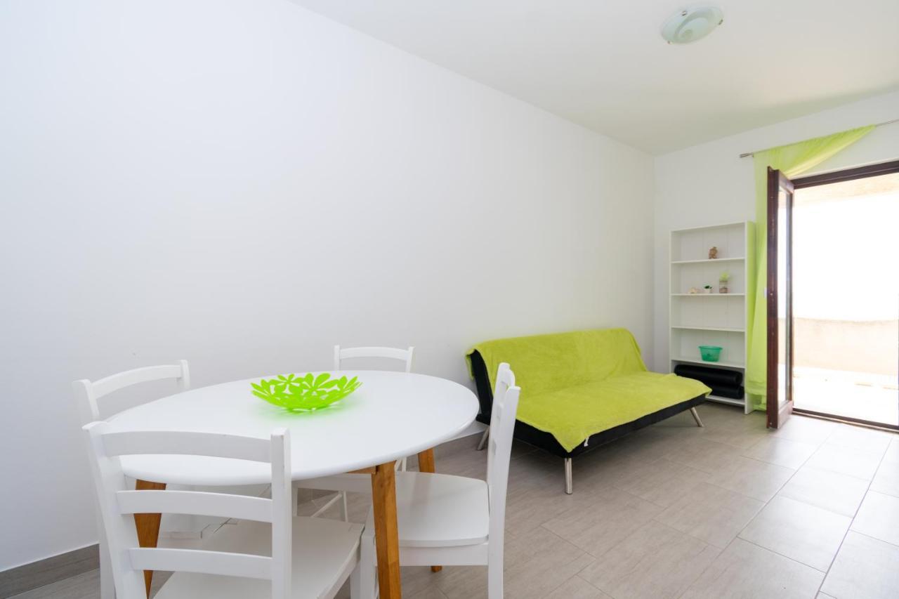 Apartments By The Sea Mandre, Pag - 3084 コラン エクステリア 写真
