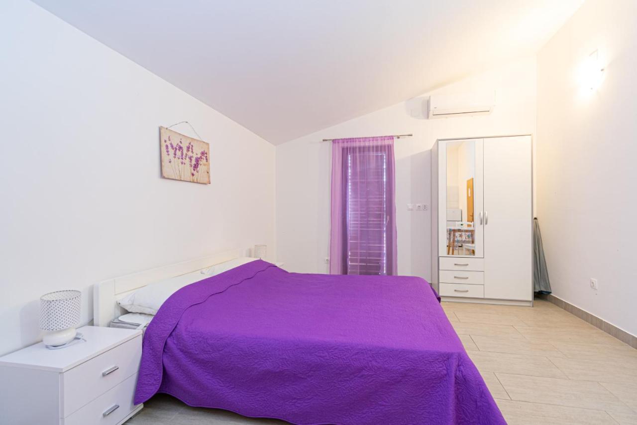 Apartments By The Sea Mandre, Pag - 3084 コラン エクステリア 写真