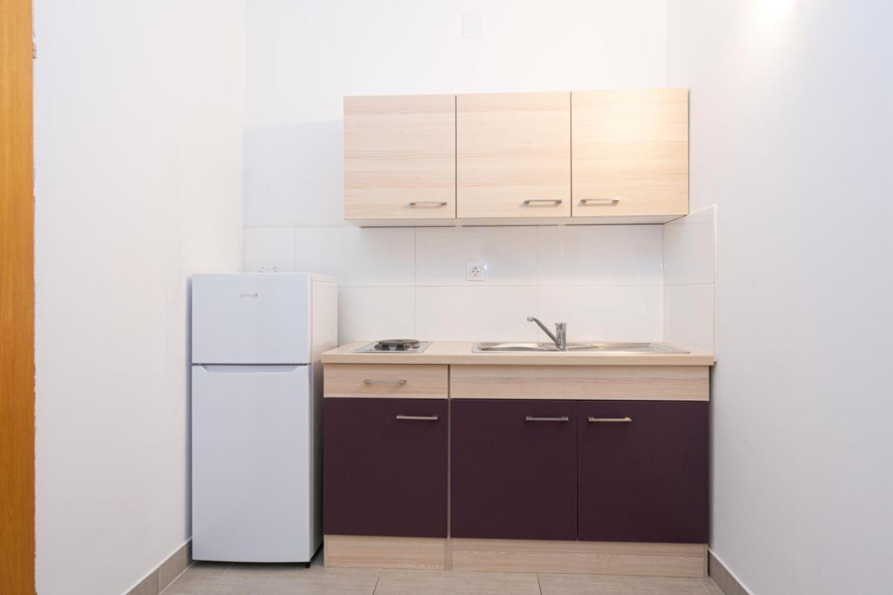 Apartments By The Sea Mandre, Pag - 3084 コラン エクステリア 写真